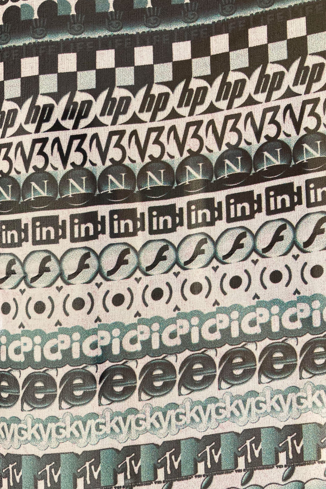 All Media Schal – Heldenmuseum