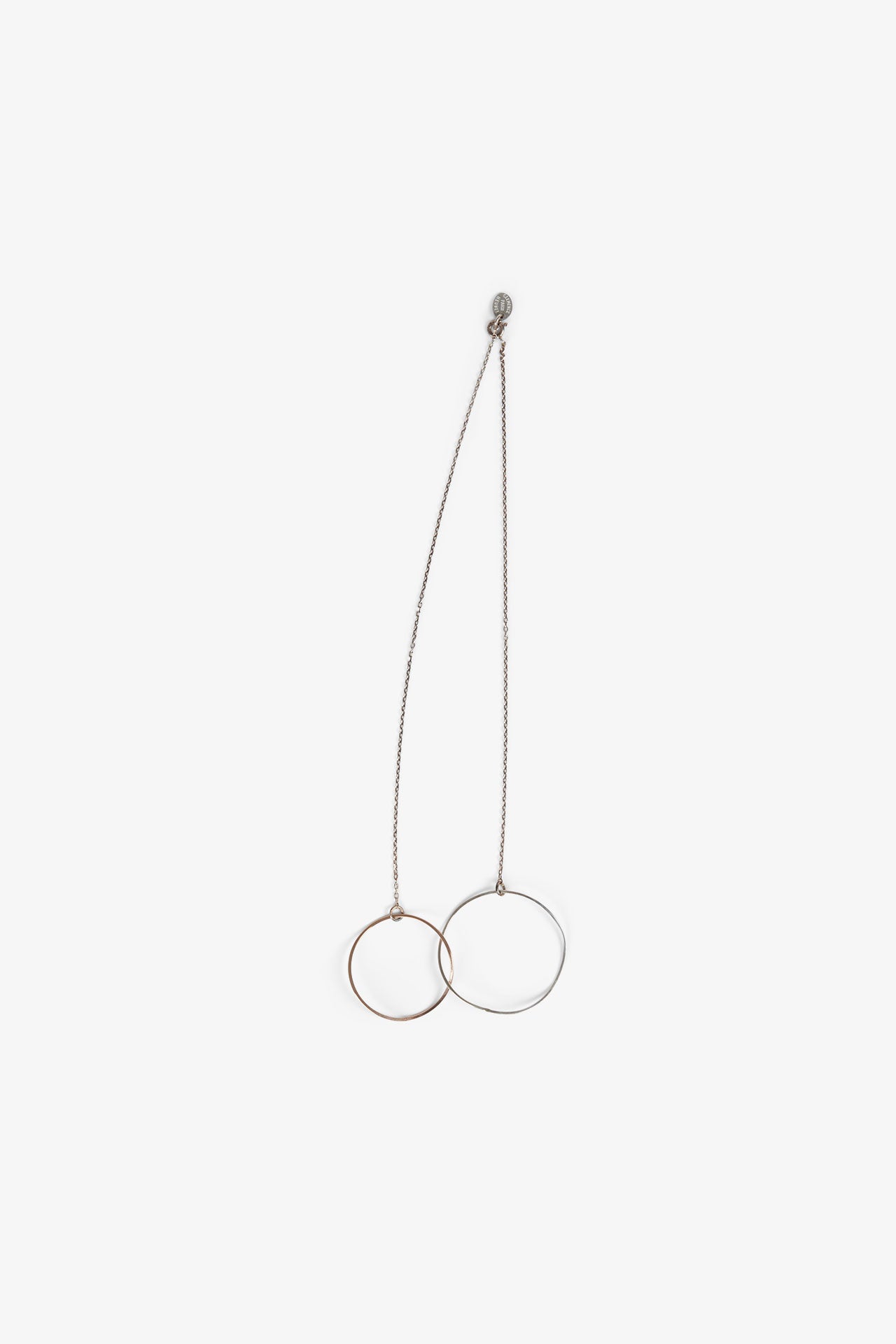 Clémence kurze gewellte Halskette mit 2 Ringen