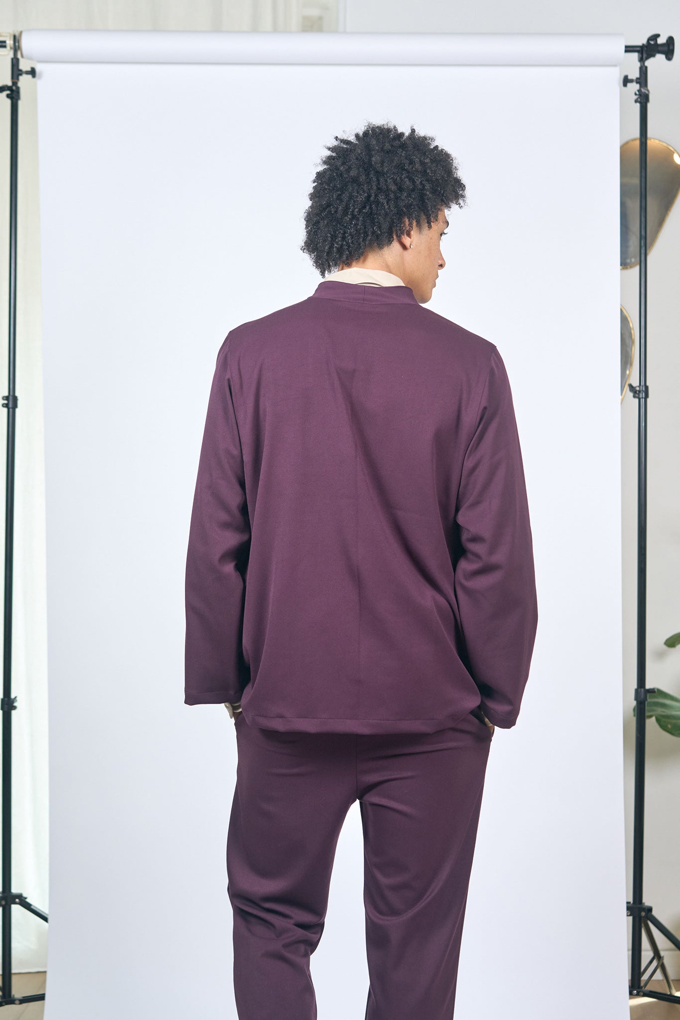 Auberginenfarbene, quadratische Gabardine-Jacke