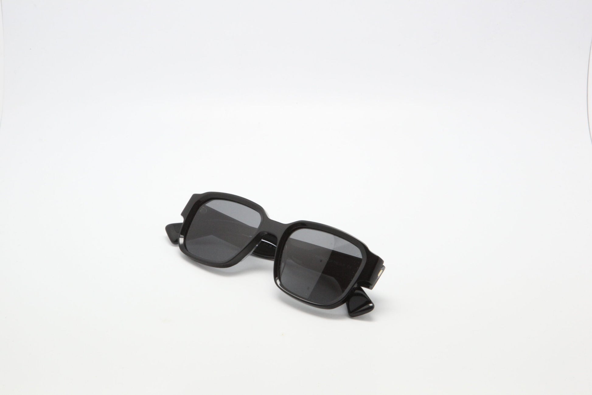 Ced Noir / Light pink Lens — Waiting For The Sun (3)