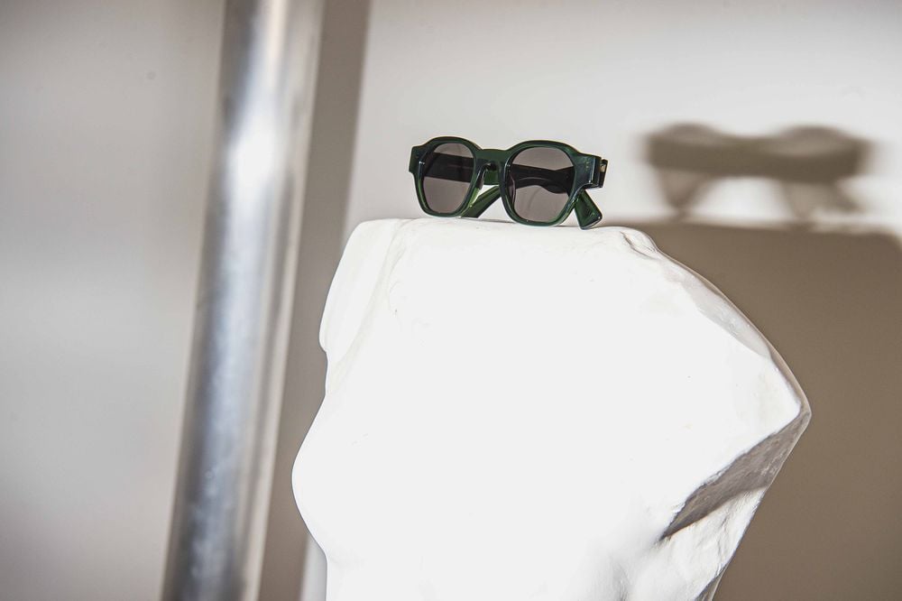 Clio Vert Cristal / Black Lens — Waiting For The Sun (1)