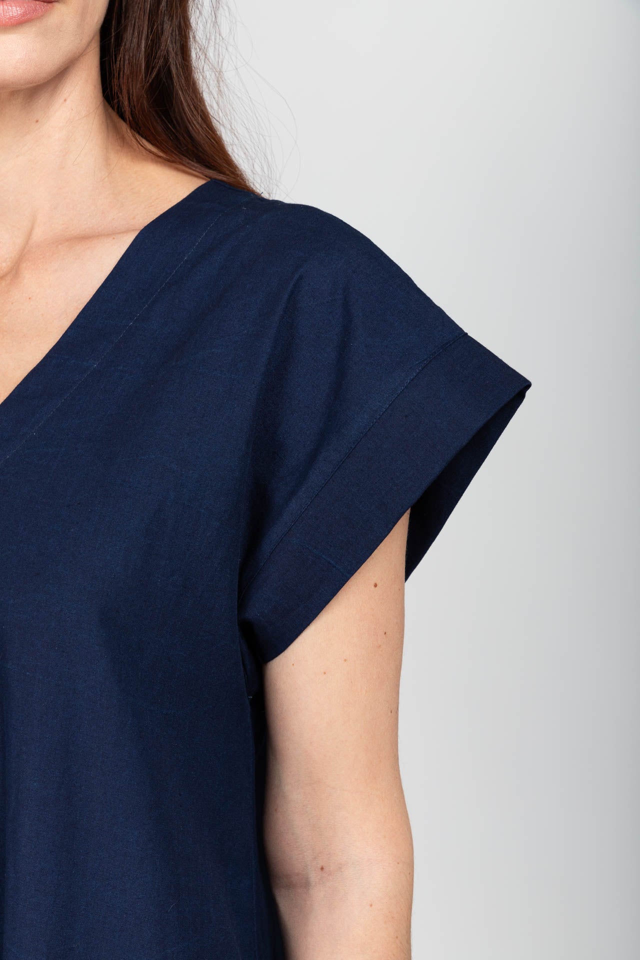 Chinesisches blaues W-Kleid