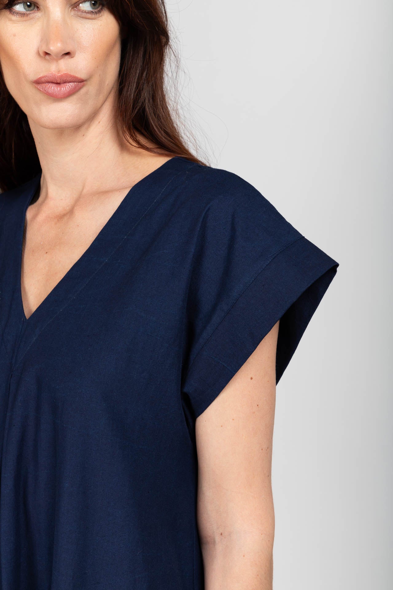 Chinesisches blaues W-Kleid
